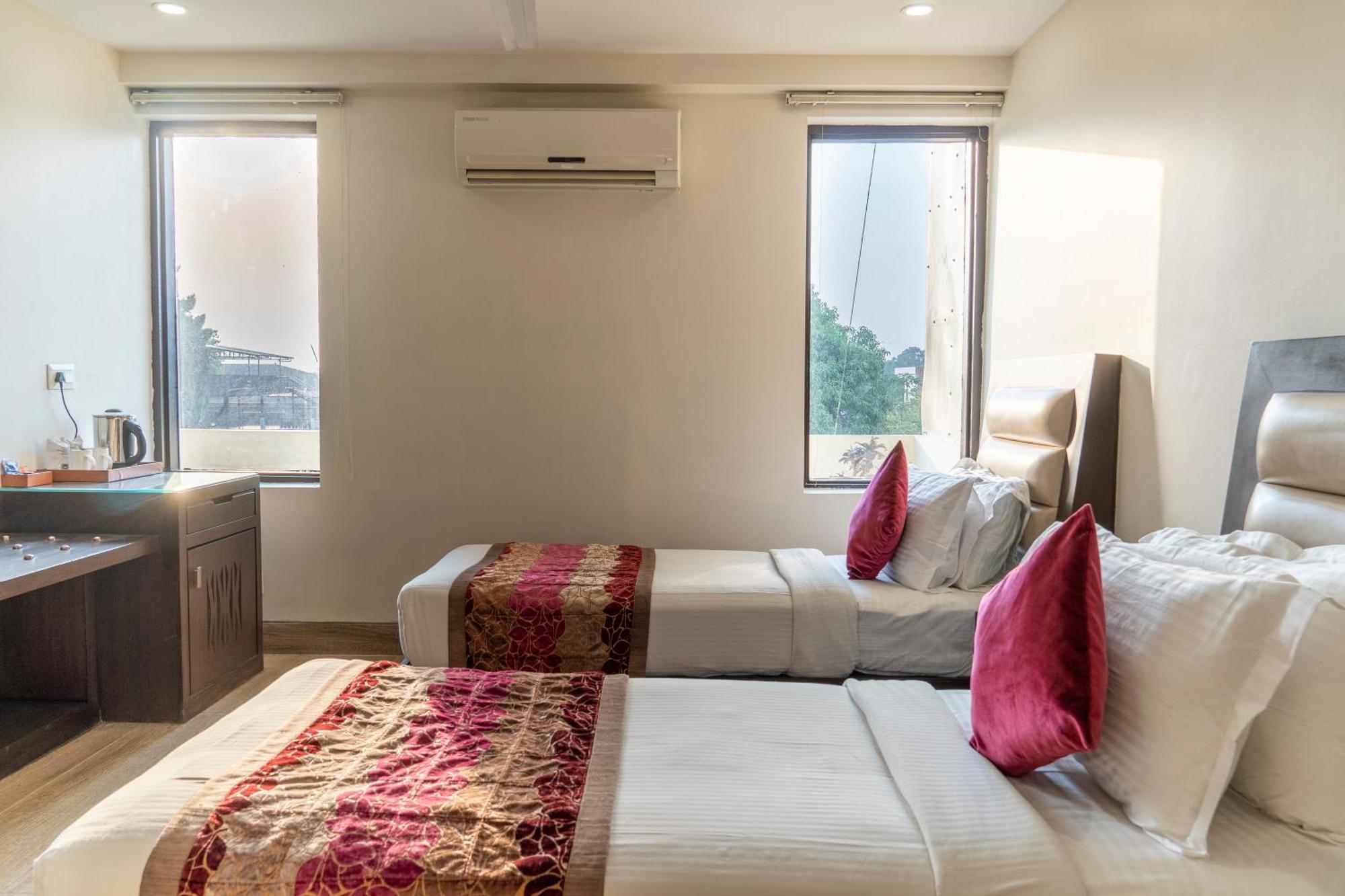 Hotel Central Palace Dehradun Luaran gambar